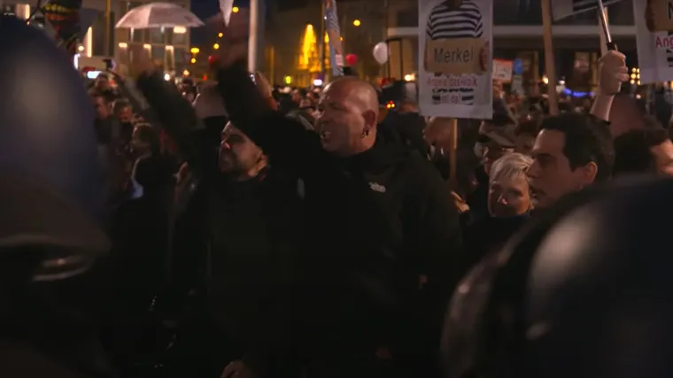 Vjernici teorija zavjera sve če&scaron;će gnjave parlamentarne stranke u Njemačkoj. Ali, ne sve. Po&scaron;tedjeli su trećinu scene