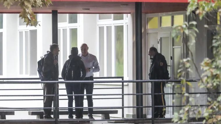 FOTO Učenik iz Krapinskih Toplica kojem roditelji ne daju nositi masku opet sjedio ispred &scaron;kole