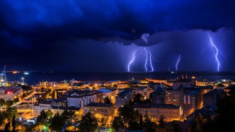 Stižu grmljavinska nevremena, tuče, pijavice, poplave...; Evo do kada će sve to trajati