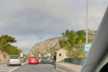 Sudarila su se tri automobila u Župi dubrovačkoj, a jedna osoba je ozlijeđena