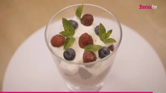 Ivana Perić Rabhi: Desertna krema sa šumskim voćem