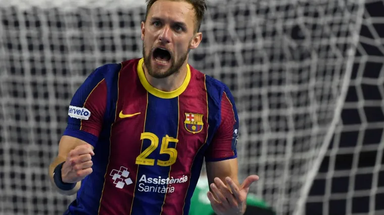 Oporavak najmanje &scaron;est tjedana: Operirali ga u ponajboljoj katalonskoj klinici; Cindra kralju, svi smo uz tebe