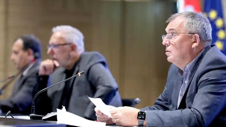 Preminulo je 12 osoba, na respiratoru je 80 pacijenata, a imamo 1455 novih slučajeva zaraze