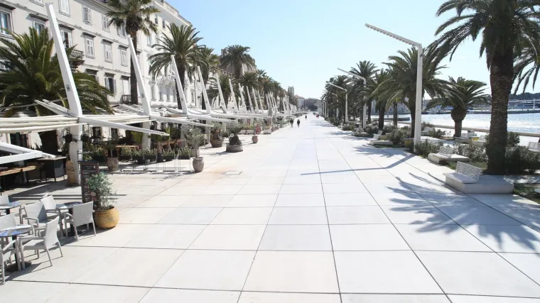 FOTO Pa ovo je urnebes! Zbog suvenira iz Splita gori internet: 'Ma kad može burek sa sirom, može i Spilt'