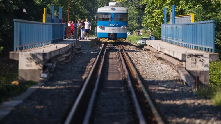 Drama kod Osijeka! Vlak pre&scaron;ao preko žene - živa je: Evo &scaron;to joj je spasilo život