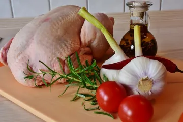 Savr&scaron;en recept za pripremu cijelog pileta na ro&scaron;tilju