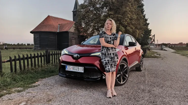 Isprobali smo Toyotu C-HR: Izgleda atraktivno, štedi lovu, a gradom juri kao mala raketa