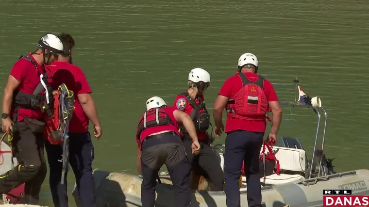 S HGSS-ovcima i pas u potrazi za mladićem na Perućkom jezeru: 'Kad nanju&scaron;i, drugačije laje ako je osoba živa i ako nije'