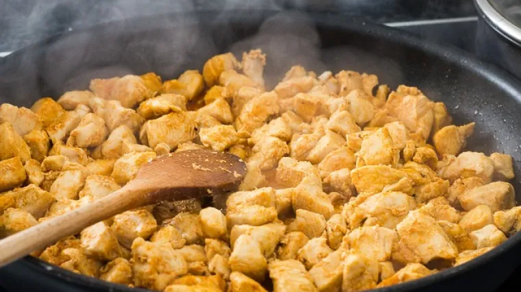 Pileći paprikaš - mađarsko jelo za svačiji ukus