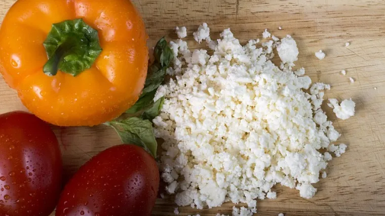 Ljetna salata sa feta sirom za vruće ljetne dane