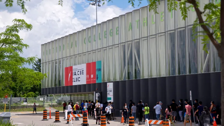 Pretukao medicinsku sestru jer mu je cijepila suprugu. Misli da je za to trebala njegov pristanak