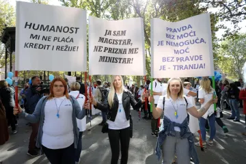 Medicinske sestre i tehničari izašli na ulice: 'Smetaju nam ucjene zbog necijepljenja'; To nije jedini razlog okupljanja