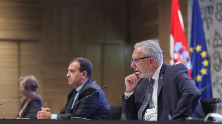 Capak najavio mijenjanje pravila o samoizolaciji učenika! Bero&scaron;: 'Tko se ne želi cijepiti ili testirati, neće dobiti plaću'