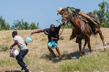 Na konjima brutalno rastjerivali migrante, Biden najavio posljedice: 'Bilo je to strašno za gledati. Ti ljudi će platiti za to!'