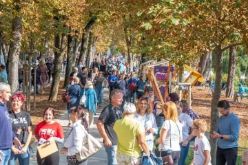 Vi&scaron;e od 50 karlovačkih udruga predstavilo svoj rad - najboljim volonterima dodijeljene nagrade