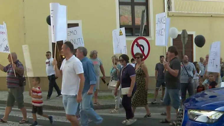 Stanovnici Dugog Rata prosvjedovali su zbog crne troske koja ih truje godinama: 'Želimo spriječiti ekološku katastrofu'