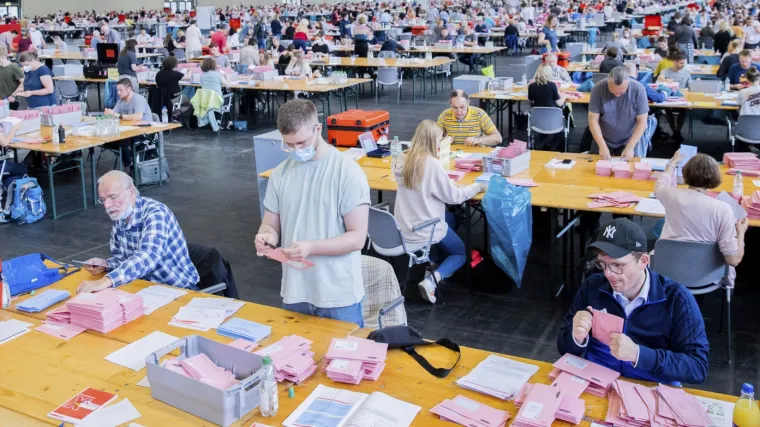 Pobjednici nisu sigurni da će dati kancelara, najveći gubitnici tvrde da ga zaslužuju, najveći dobitnici razočarani...