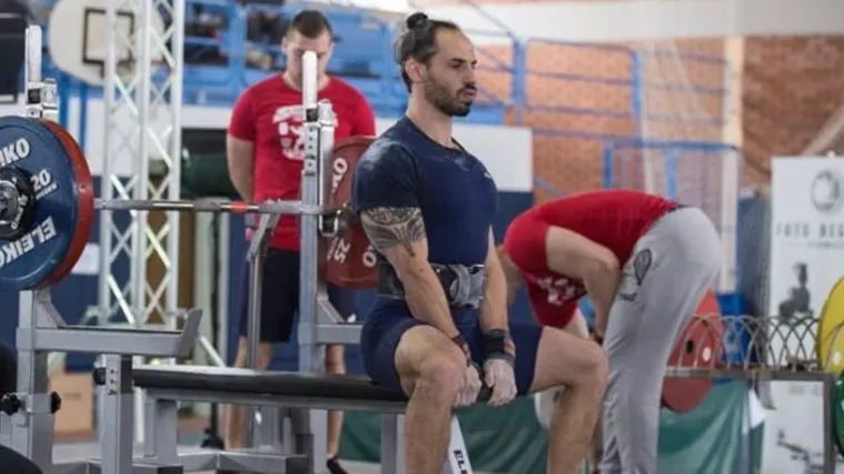 GIMNAZIJA JE PONOSNA Profesor Goran Karamarković oborio državni rekord u bench pressu