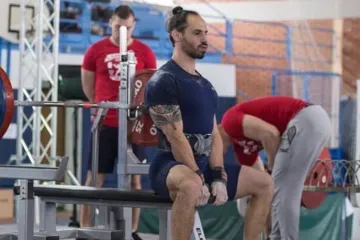 GIMNAZIJA JE PONOSNA Profesor Goran Karamarković oborio državni rekord u bench pressu