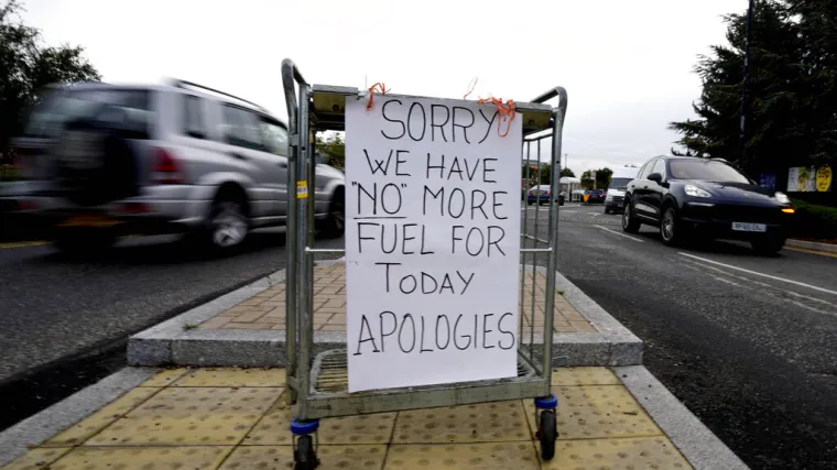 Vojska u stanju pripravnosti, vlada nesta&scaron;ica benzina, na nekim crpkama se i tuku: 'Ne mogu vjerovati, ovo je ludo!'