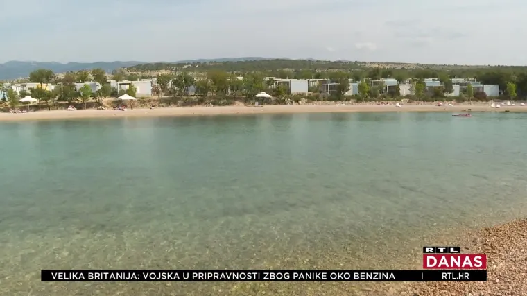 Ljeto je prošlo, ali samo kalendarski! U kampu u Njivicama još je gužva