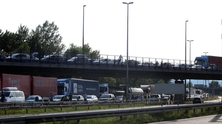 FOTO Pogledajte kaos i kolonu od 12 kilometara na dionici autoceste A2 od čvora Jankomir do čvora Zapre&scaron;ić
