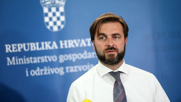 Ćorić uoči sjednice Vlade komentirao poskupljenja goriva i plina: Tvrdi da smo mirni sve do travnja