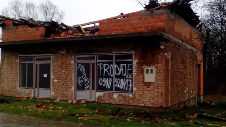 Zvala inspektorat jer su joj vatrogasci sru&scaron;ili krov bez da su je kontaktirali. '&Scaron;to da su vas nazvali? Da jesu, bili bi priča sasvim drukčija'