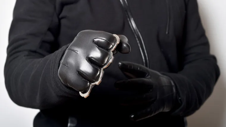 Njemački policajci otkrili metalni bokser kod mladog Hrvata, a onda i kod Srbina dva sata poslije i odrapili im kazne