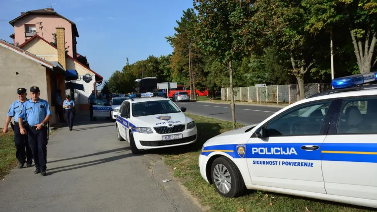 Jeziv slučaj u Lipiku: U stanu pronađena izbodena mlada žena. Uhićena jedna osoba