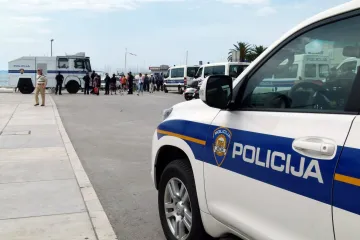 Potjera u Rijeci: Troje mladih dilera bježalo policiji, vozilom nasrnuli na policajca!