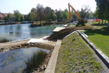 Či&scaron;ćenje Mrežnice u Dugoj Resi; Gradonačelnik Boljar: 'Ovo je prva faza radova na velikom zahvatu izmuljivanja koje kreće dogodine'