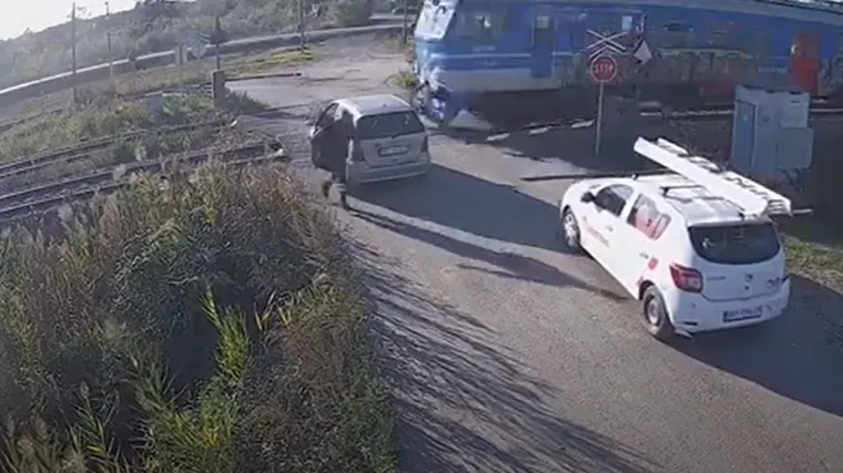 VIDEO Svi gledaju dramatični video mu&scaron;karca koji je za dlaku izbjegao da zavr&scaron;i pod jurećim vlakom