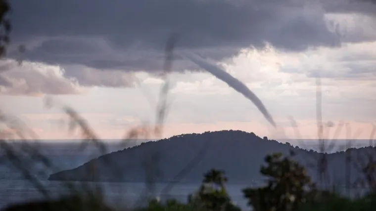 DHMZ izdao upozorenje: Nakon oluje u Dalmaciji, kod Pule snimljeno nekoliko pijavica