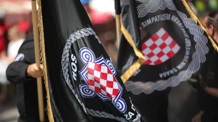 Predsjednik sinjske Hvidre  zabio se autom u ogradu vojarne: 'HOS-ovci su bili regularna vojska'