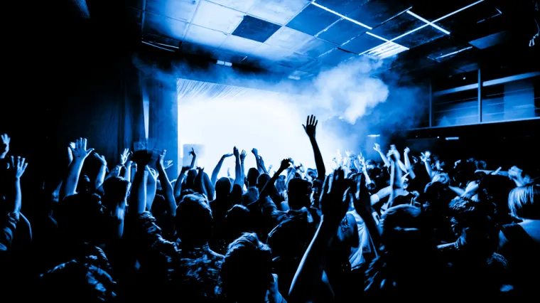 'Stožer je licemjeran i ovo iživljavanje mora zavr&scaron;iti! Tisuće mladih odlaze u provod u Srbiju i BiH'