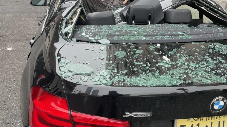 Pao je s 9. kata na BMW i ostao živ: 'Zvučalo je kao eksplozija. A onda su krenuli urlici i vri&scaron;tanje'