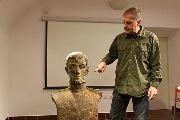 Otkriće na dnu Korane tek treba dati odgovore! Brončana bista pronađena nedaleko drvenog mosta, ne zna se autor ni kada je nastala