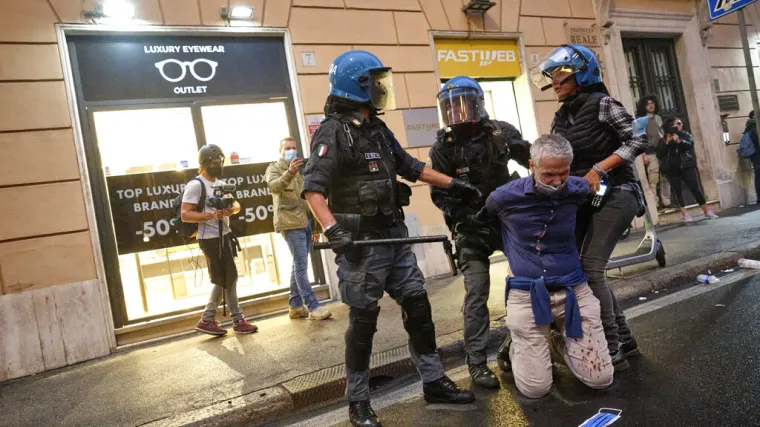 Policija je uhitila lidere ekstremno desne stranke nakon antivakserskih nereda u Rimu