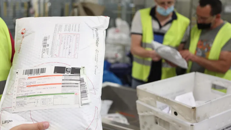 Bijesan na Hrvatsku po&scaron;tu: '&Scaron;to može biti u po&scaron;iljci da bi zahtijevalo poseban pregled od 18 kuna? Kokain? Dijamantni prsten?