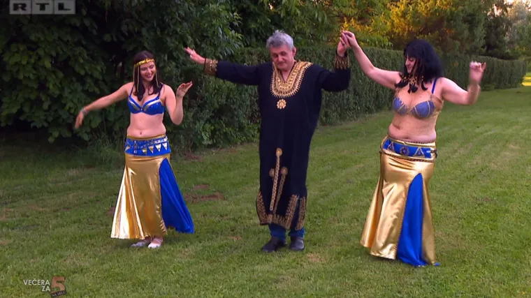 Stanislav je iznenađene go&scaron;će dočekao u posebno odjeven: 'Dobro je izgledao u toj haljini, kao faraon'