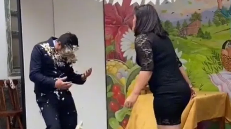 Do&scaron;ao je voljenoj na rođendan, a da nije imao pojma kako ona zna da je vara... zavr&scaron;ilo je skandalom za pamćenje