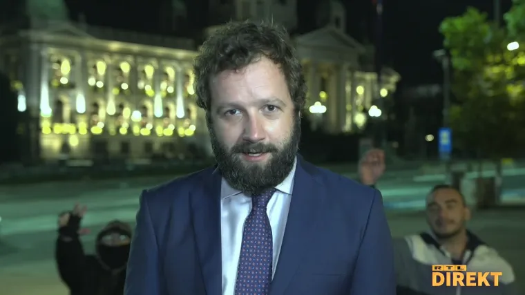 Prosvjednici uletili u javljanje dopisnika Idre Seferija za Direkt, vikali 'Kosovo je srce Srbije'