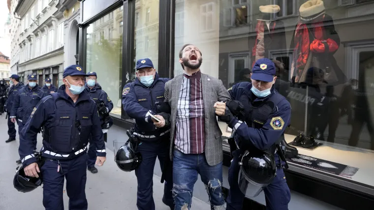 Ponovo prosvjedi zbog korona mjera u Ljubljani: Policija aktivirala vodene topove