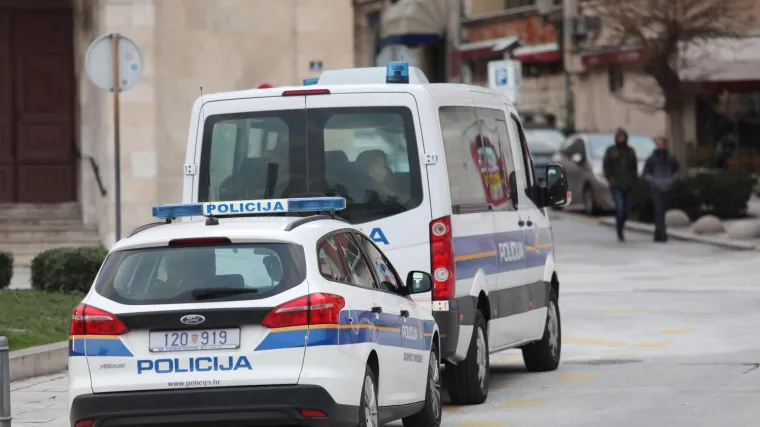 Policija otkrila kako je 'operirala' &scaron;estorka koja je uhićena zbog malverzacija s građevinskim dozvolama na Braču