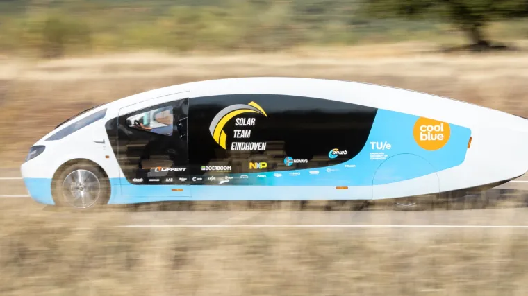 FOTO Nizozemski studenti zavr&scaron;ili su putovanje od 3000 km u kombiju na solarni pogon koji su sami napravili