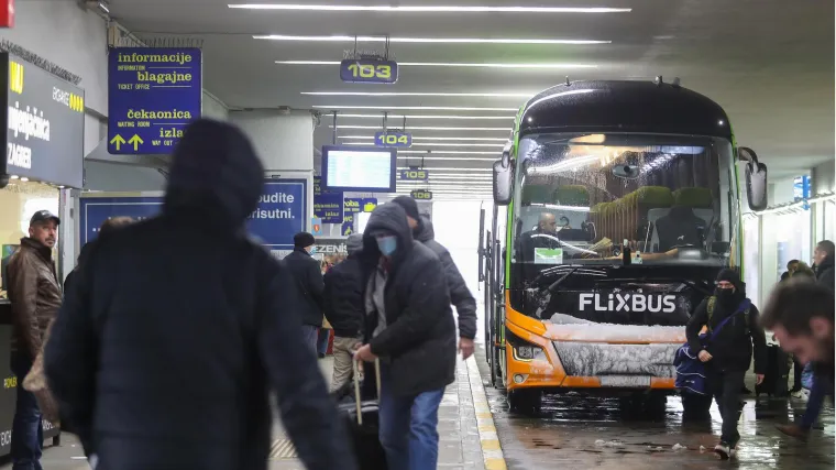 Dječaka poslali samog busom iz Njemačke u Hrvatsku i prestali se brinuti za njega: Očuh ga tukao i nije htio da živi s njima?