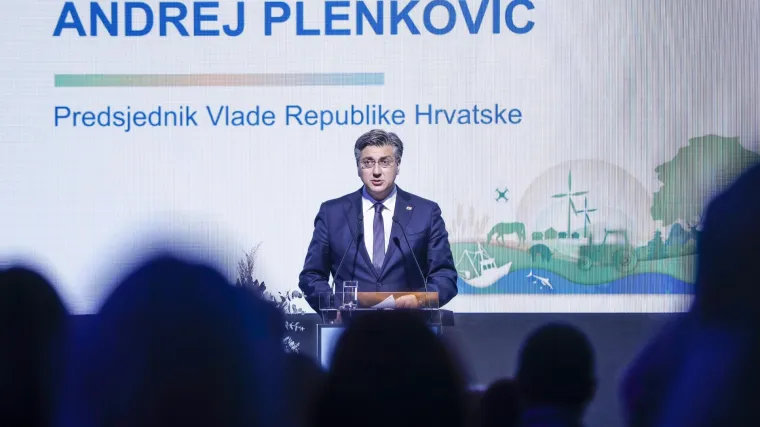 Premijer: 'Ba&scaron; proizvođači nafte i plina dižu cijene ovisno o stanju u HDZ-u.' Ali, jo&scaron; nedavno Vlada je tek 'pratila stanje'