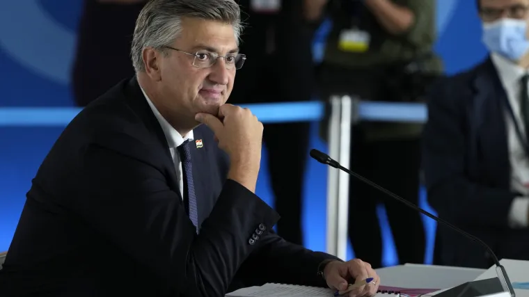 'Proizvođači plina i nafte dižu cijenu ovisno o tome kakva je situacija s HDZ-om. Da nije HDZ-a ne bi narasle cijene nigdje'