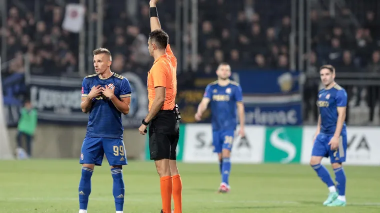 &Scaron;est golova, dva VAR-a, sporne situacije... Pogledajte kako je izgledao ludi derbi Rijeke i Dinama na Rujevici